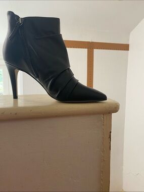 Tahari Black Pointed Toe Stiletto Ankle Booties can